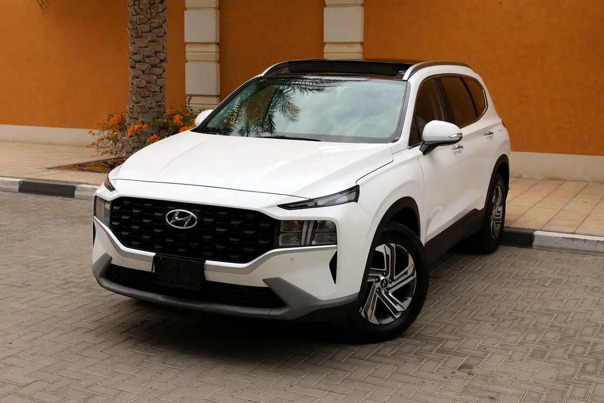 SANTA FE 2.5L ( COMFORT PLUS ) - GCC SPECS - UNDER WARRANTY UNTIL OCT 2028 - ACCIDENT FREE - - Image 1