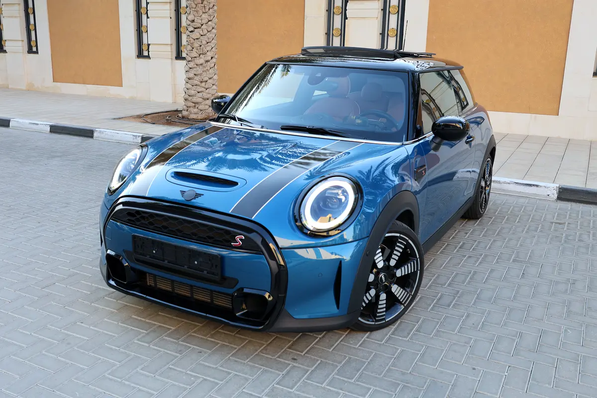 MINI COOPER S - GCC SPECS - UNDER WARRANTY / SERVICE CONTRACT - ACCIDENT FREE - FULL SERVICE HISTORY - Image 1