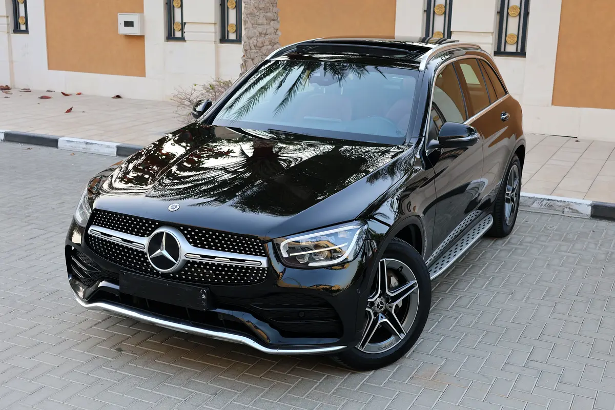 GLC200 AMG - GCC SPECS - UNDER WARRANTY - FULL SERVICE HISTORY - ACCIDENT FREE - Image 1