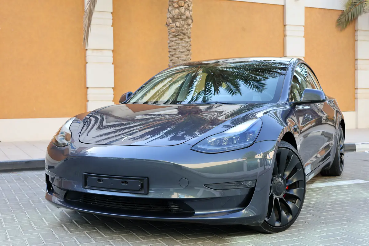 TESLA MODEL 3 PERFORMANCE - GCC SPECS - UNDER WARRANTY - FULL SERVICE HISTORY - ACCIDENT FREE - - Image 1