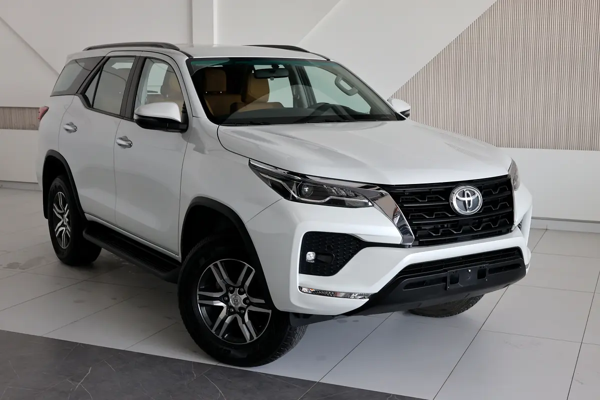 Toyota Fortuner GXR 2023 | GCC Specs | Low Mileage 46000km-Pristine Conditiom - Image 1