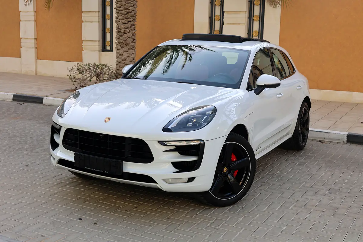 The Porsche Cayenne UNDER WARRANTY FROM PORSCHE - ACCIDENT FREE - FULL SERVICE HISTORY FROM AGENCY - Image 1