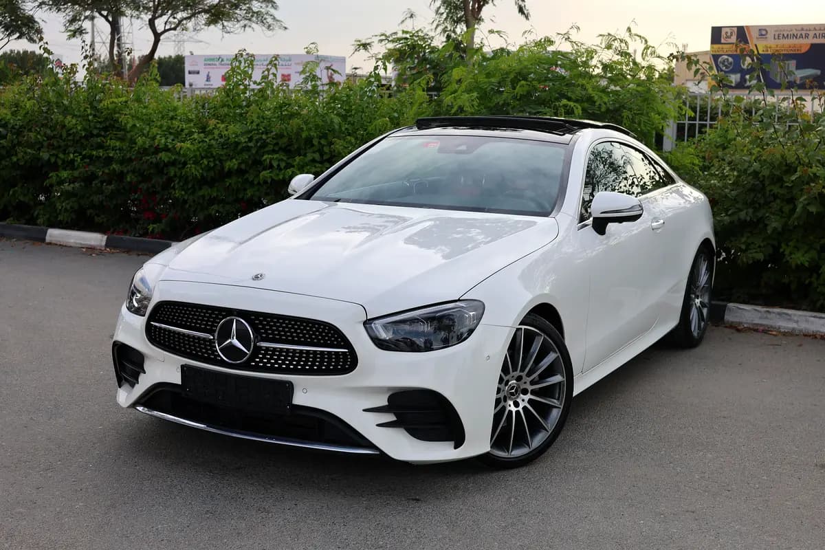 E200 COUPE - GCC SPECS - UNDER WARRANTY - FULL SERVICE HISTORY - ACCIDENT FREE - - Image 1