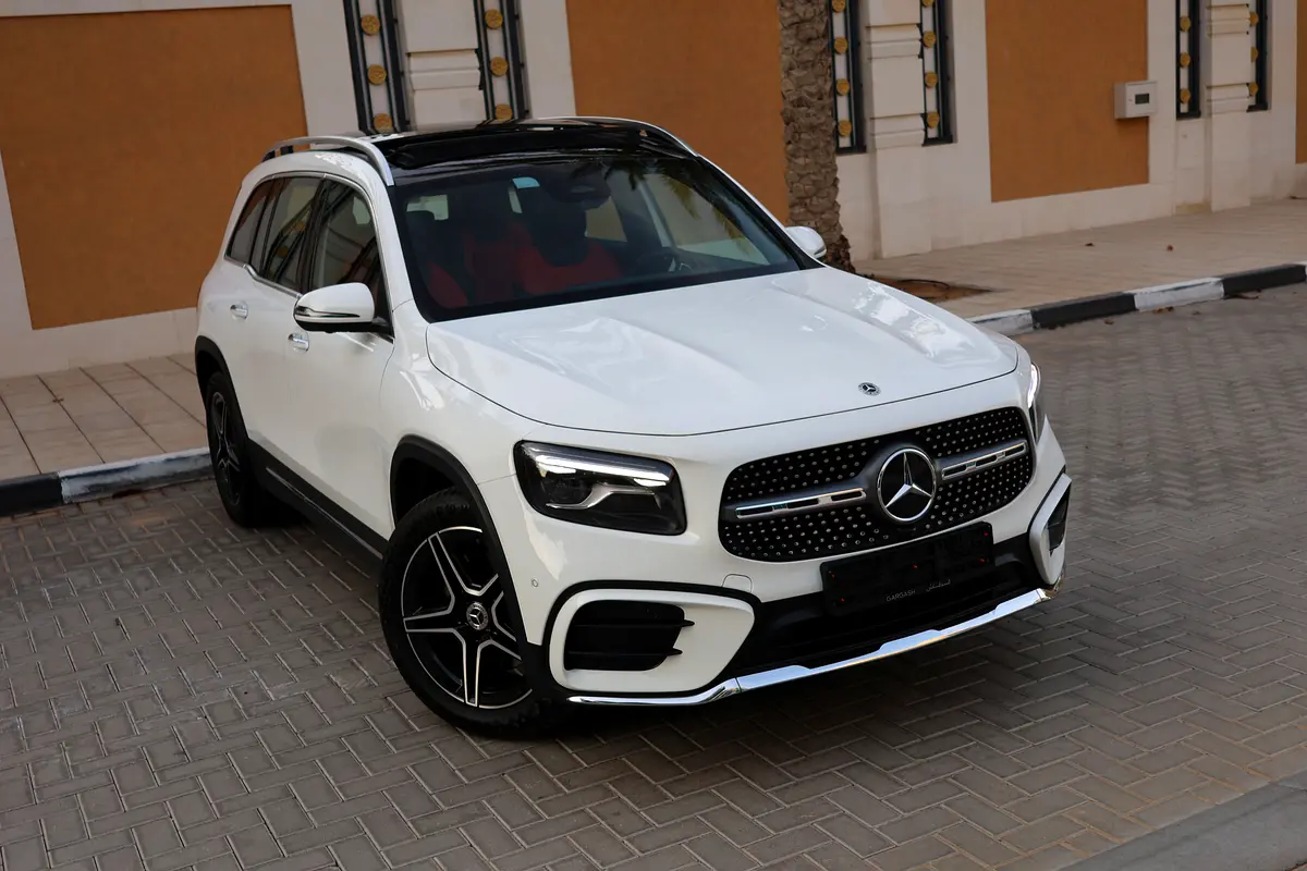 MERCEDES-BENZ GLB 250-2025-8000KM-GCC SPECS-UNDER WARRANTY SERVICE FROM MRCEDES DEALER - Image 1