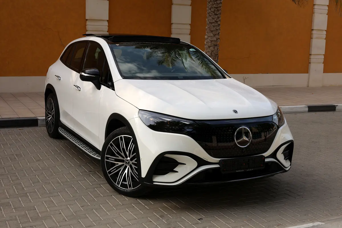 Mercedes-Benz EQE 350 4MATIC 2024 -500km- GCC Specs - Pristine Condition - Image 1