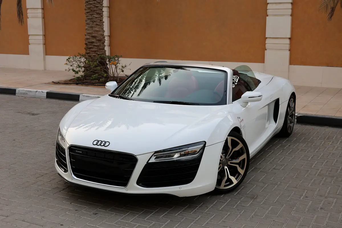 (2016) AUDI- R8 SPYDER -45000KM-GCC SPECS- PERFECT CONDITION - Image 1