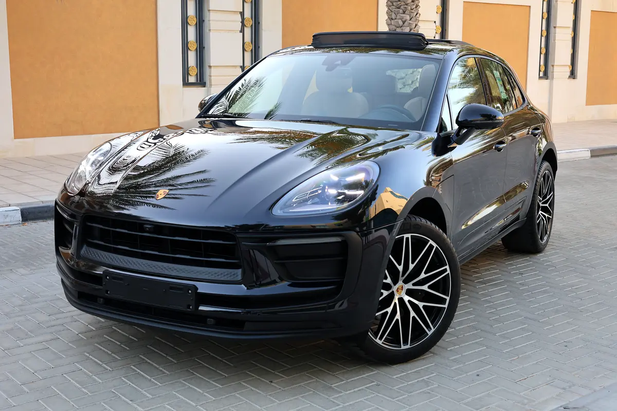 2024 Porsche Macan-46000KM - GCC Specs -UNDER WARRANTY SERVICE- Brand New - Image 1