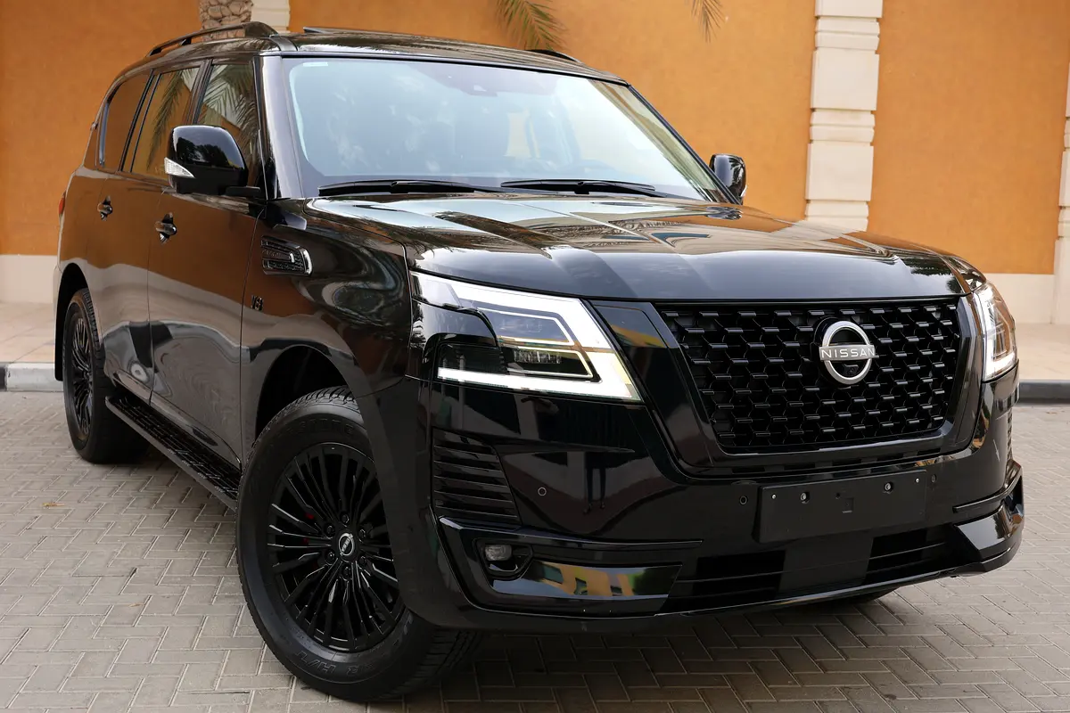 NISSAN Patrol-2024-LE PLATINUM-BLACK EDITION-33000KM-UNDER WARRANTY-GCC SPECS - Image 1