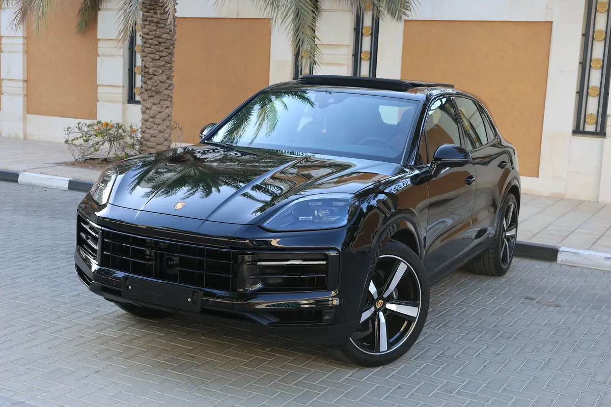 Porsche Cayenne 2024-62000KM-GCC SPECS-5 YEAR WARRANTY AND SERVICE CONTRACT OR 2029 - Image 1
