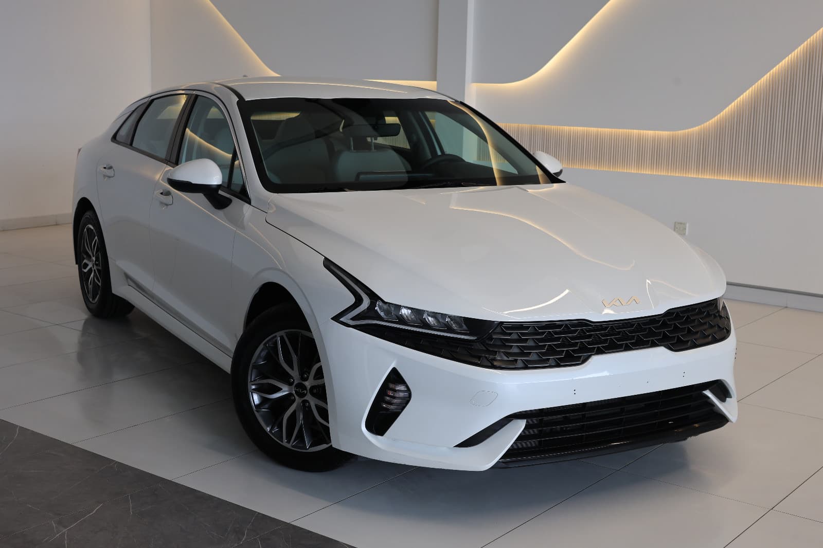 2022 Kia K5 Base - Image 1