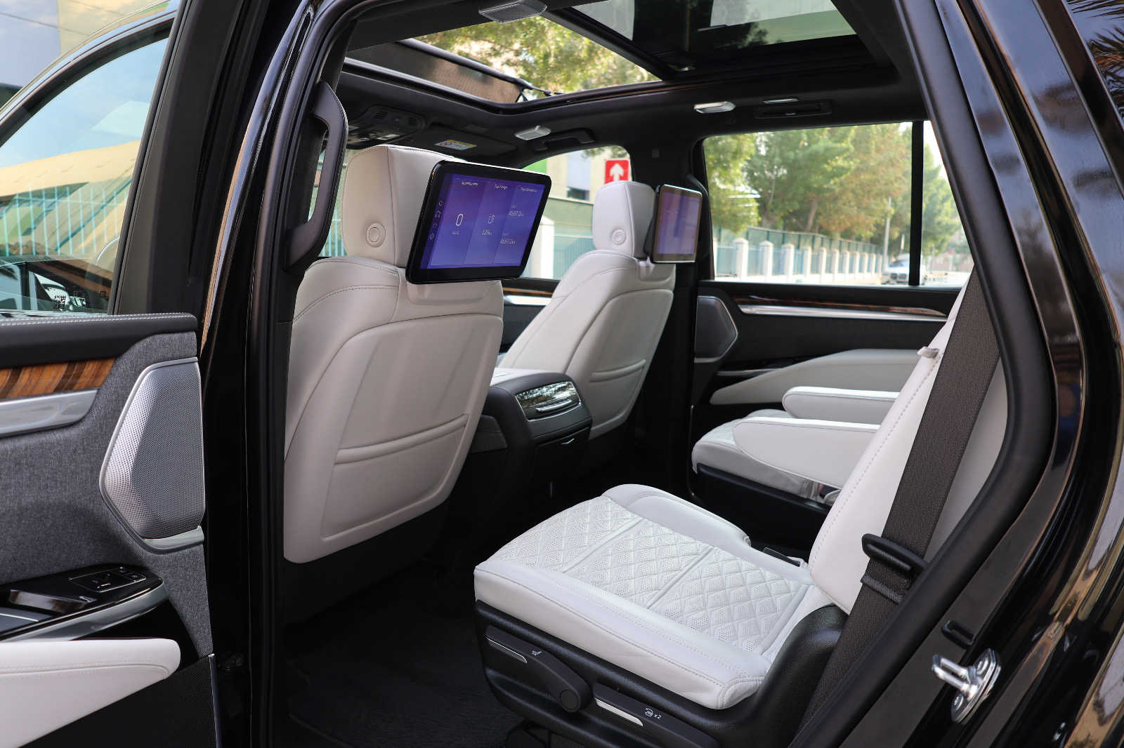 69ae199f-65a8-40a8-99c8-33b8203ce5f9